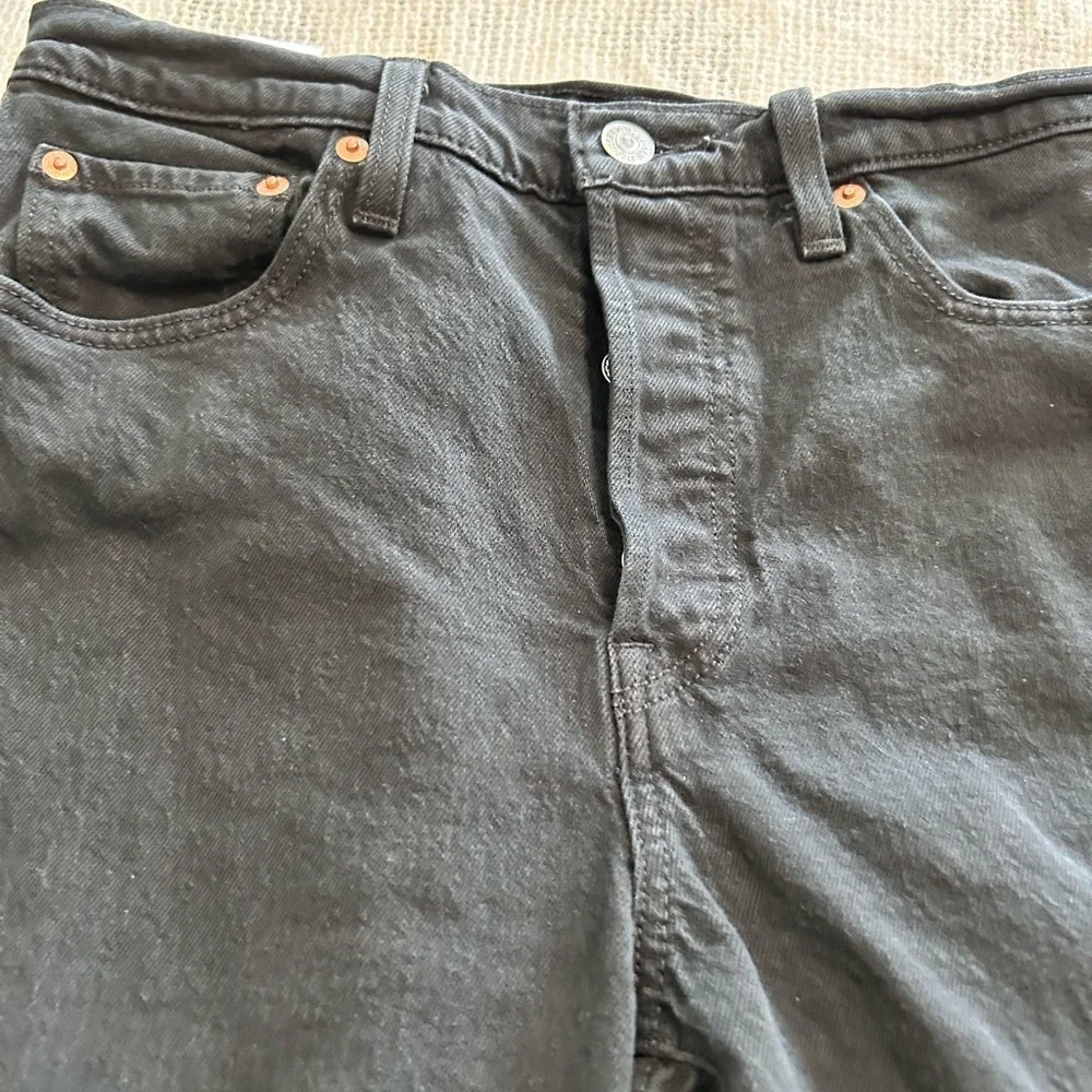 Levi Strauss & Co Women’s Button Fly Black Jeans

Size 8 - Picture 2 of 9